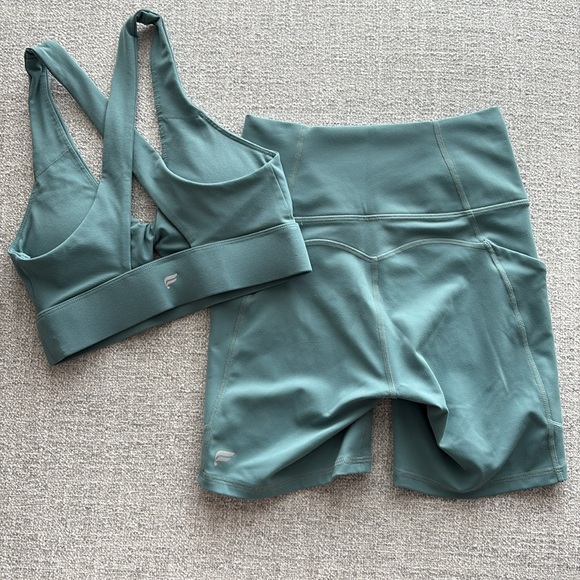 Fabletics Oasis Set - Picture 2 of 2